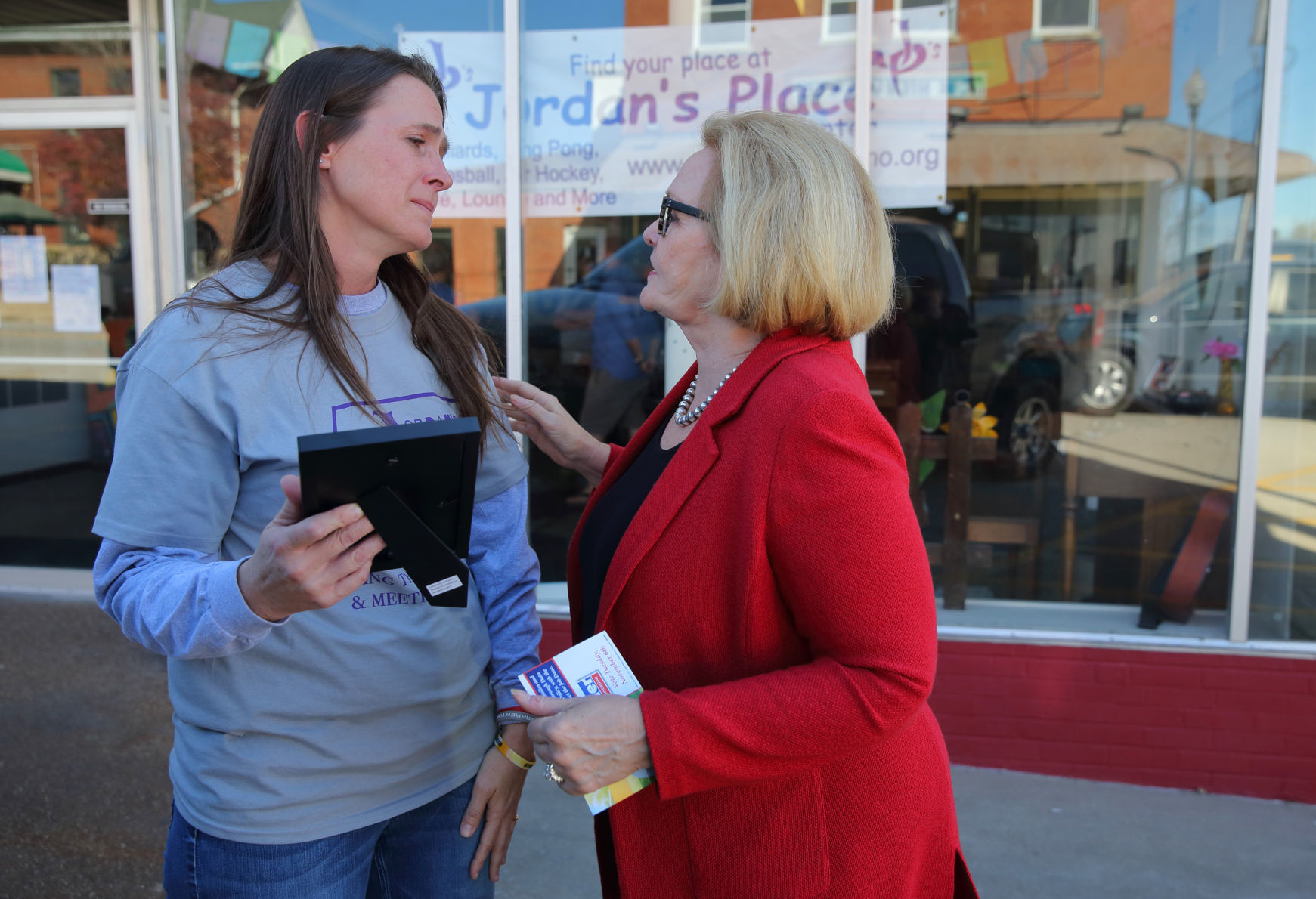 Claire McCaskill campaigns to keep Senate seat